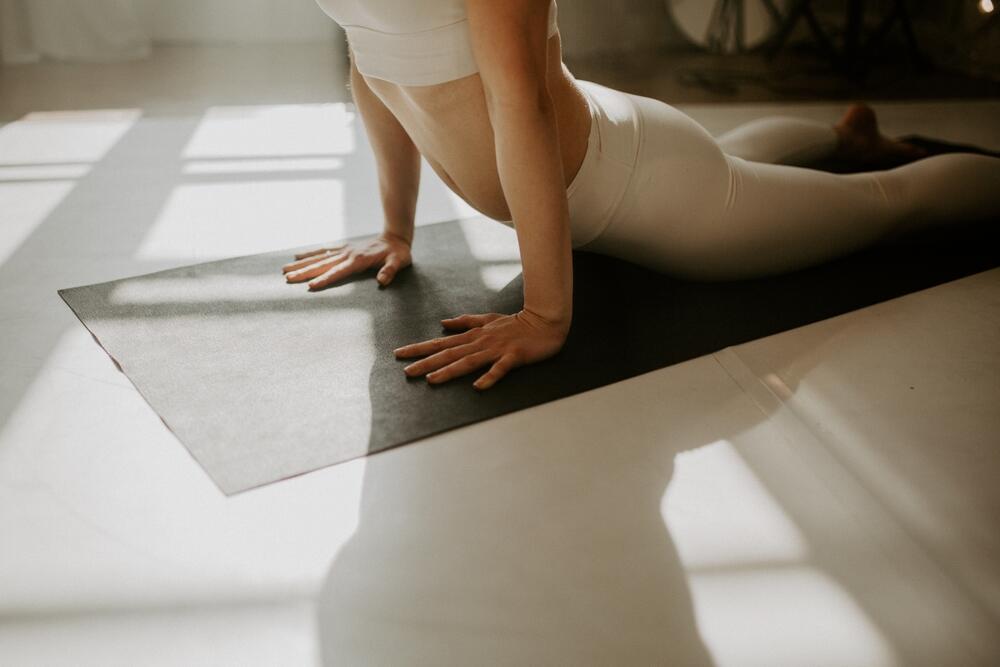 Joga nije aerobna aktivnost i neće sagorevati kalorije brzinom kojom ih sagorevate kardio vežbama, ali i te kako pomaže!