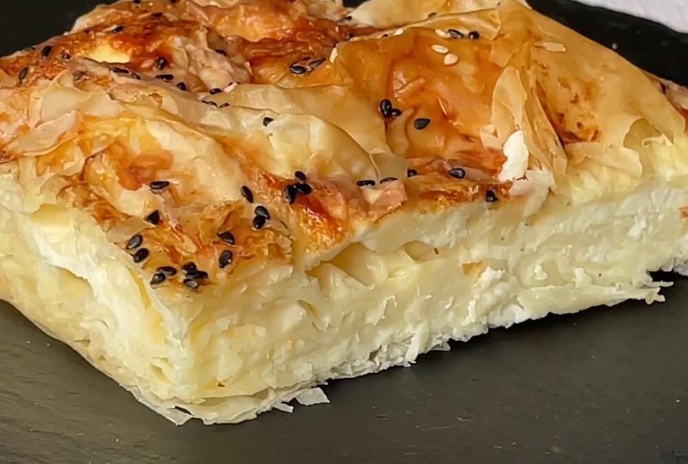 Jednostavna domaća pita od gotovih kora i feta sira