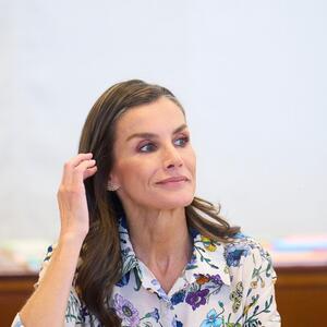 Nabavite sličnu i mirni ste do oktobra: Kraljica Leticija zna koja haljina je savršena za nonšalantnu eleganciju