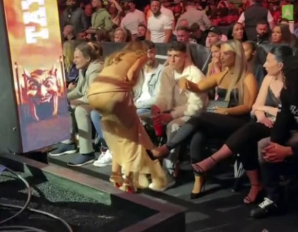 Žena Fila Fodena oterala porno zvezdu Lili Filips