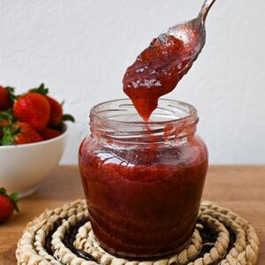 Kako napraviti EKSPRES DŽEM od jagoda za samo 5 minuta? Recept zbog kojeg će ostava biti dupke puna