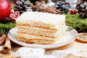 Kolač bez pečenja gotov za samo 10 minuta: Recept za kremastu poslasticu od kokosa koji će vas osvojiti na prvi zalogaj