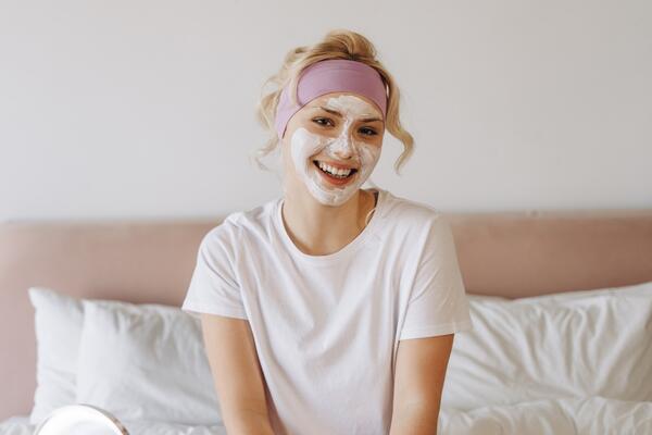 Šta se zapravo krije iza naše želje da izgledamo mlađe? Psiholozi konačno otkrili istinu i mnoge će iznenaditi