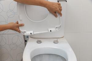 Da li WC daska ima rok trajanja? 7 znakova da je vreme da iako je čitava treba da kupite novu