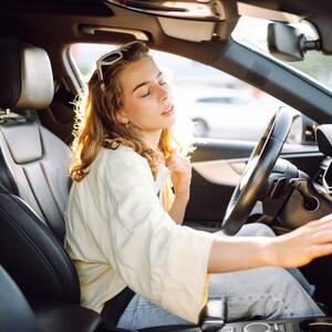 Postaće veoma opasne! 5 stvari koje nikako ne treba da ostavljate u automobilu tokom velikih vrućina