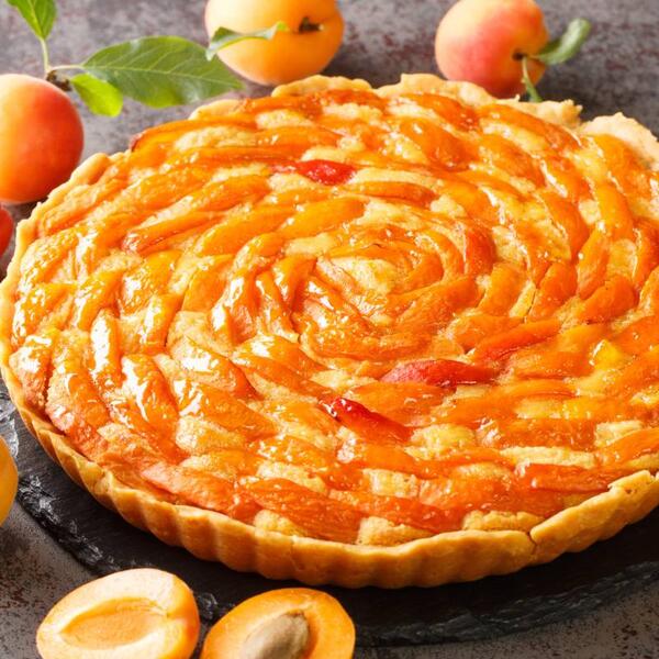 Sočno, sočnije, tart sa kajsijama! Topi se u ustima i nećete moći da se zaustavite na jednom parčetu (RECEPT)