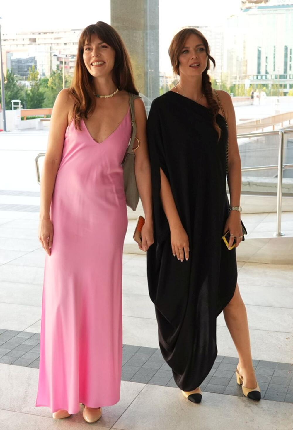 Tamara Dragičević i Nina Janković na premijeri premijeri predstave 'Sledeći put kada dotakneš dno'
