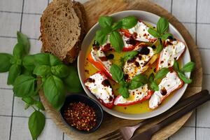 Preukusan ručak gotov za 30 minuta: Recept za zapečene paprike punjene sirom