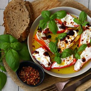 Preukusan ručak gotov za 30 minuta: Recept za zapečene paprike punjene sirom