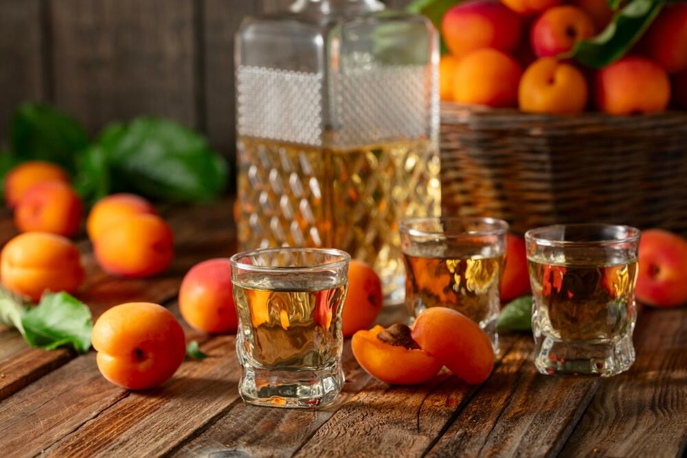RAKIJA OD KAJSIJE JE JEDNA OD NAJOMILJENIJIH 