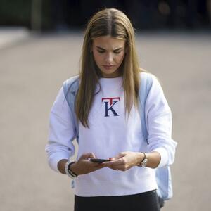 Povukla se iz javnosti, bori se sa rakom: Unuka Donalda Trampa otkrila detalje lečenja majke Vanese