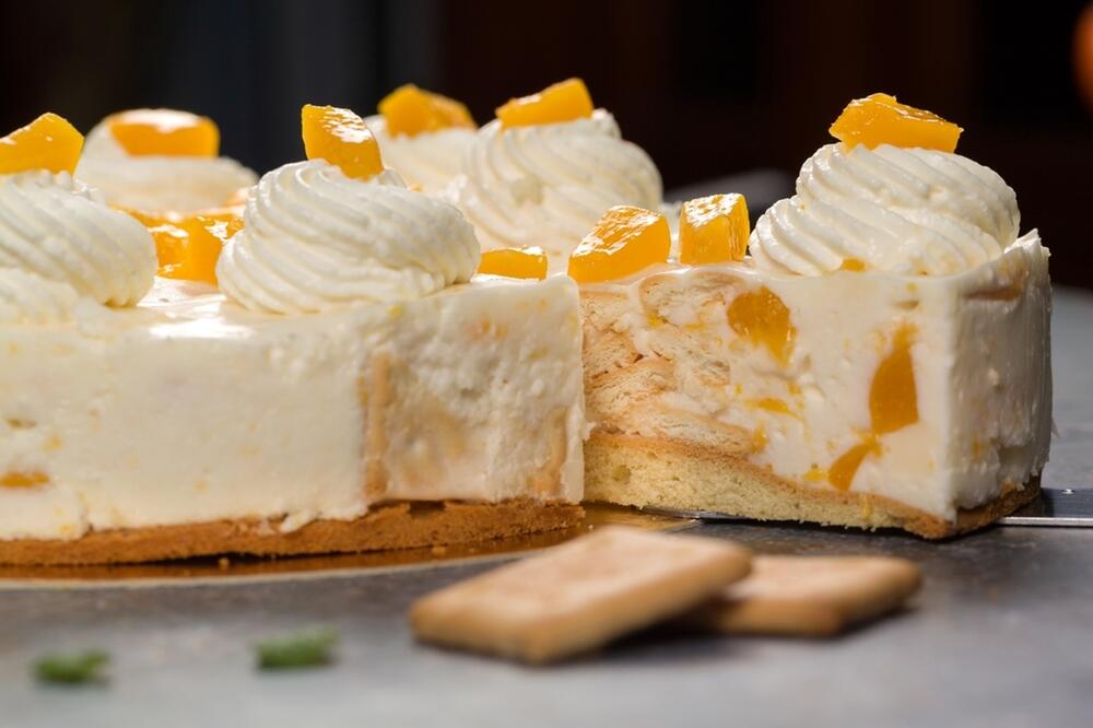 NAJLEPŠA TORTA SA BRESKVAMA I SLADOLEDOM 