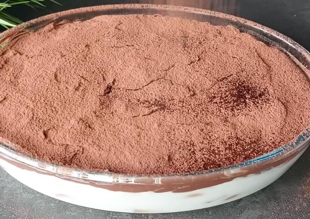 Na kraju možete, a ne morate da pospete tortu kakao prahom
