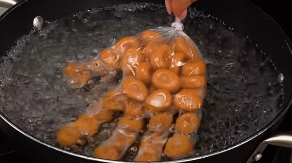 Pavlov rolat sa karamelom, topljenje karamele
