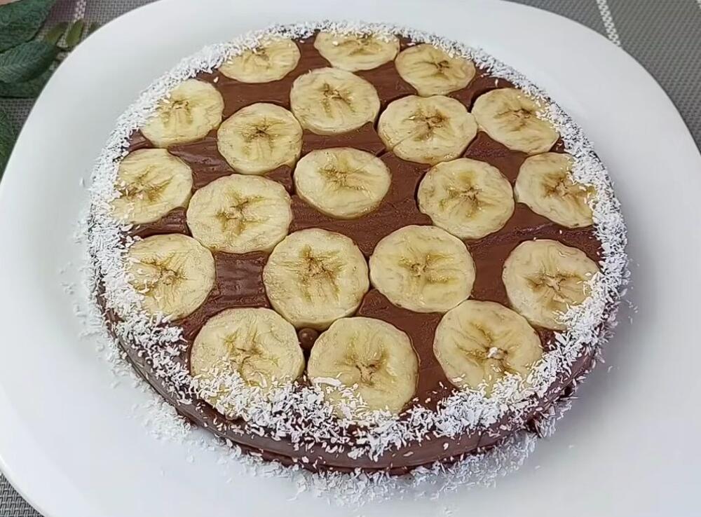Čokoladna torta s bananom i kokosom