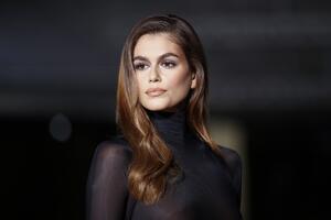 Na čas su svi pomislili - Sindi Kraford! Kaja Gerber ukrala svu pažnju u potpuno providnoj haljini bez grudnjaka
