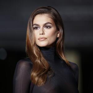 Na čas su svi pomislili - Sindi Kraford! Kaja Gerber ukrala svu pažnju u potpuno providnoj haljini bez grudnjaka