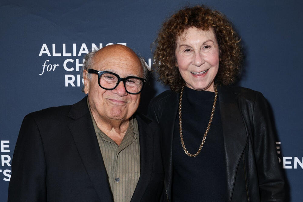 Deni Devito, Rija Perlman