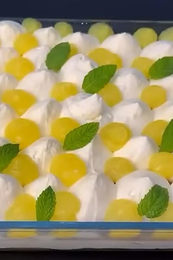 Tiramisu s limunom i piškotama: Kremasto letnje zadovoljstvo koje osvežava i osvaja mirisom