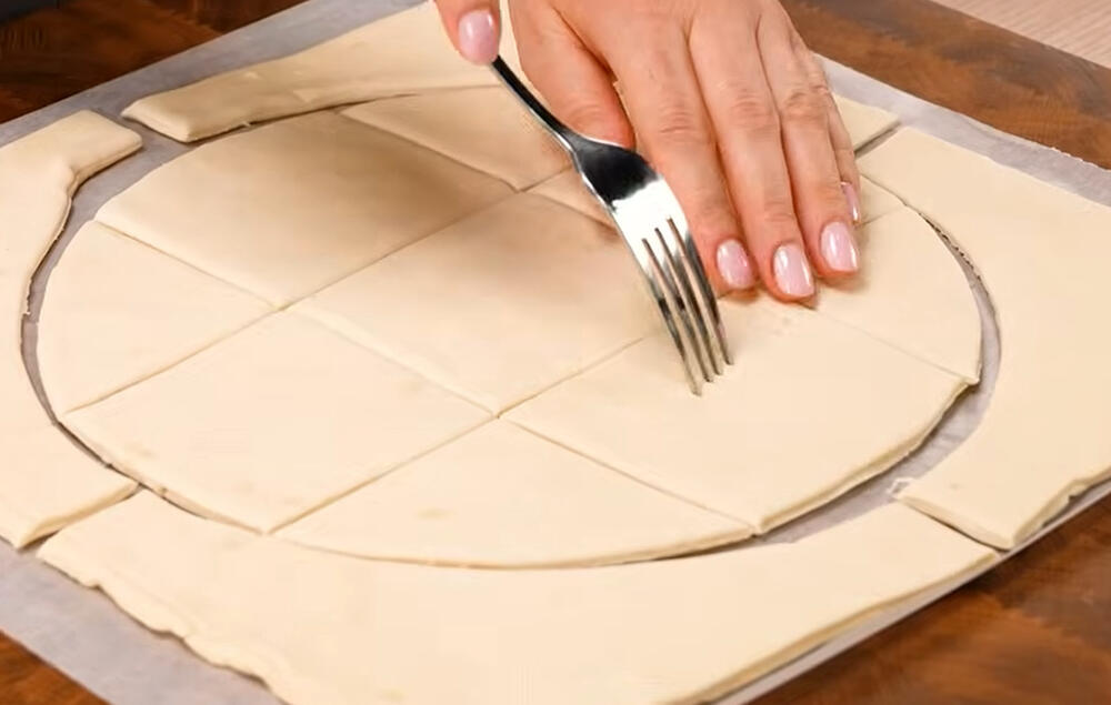 Recept za tortu sa lisnatim testom, voćem i belim filom
