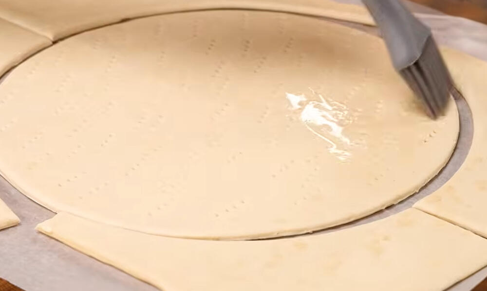 Recept za tortu sa lisnatim testom, voćem i belim filom