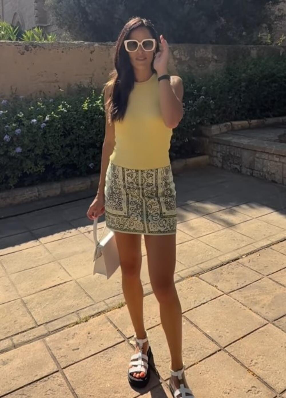 Ana Ivanović u žutoj majici i Zimmermann mini-suknji