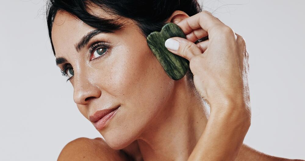 Masaža gua sha kamenom