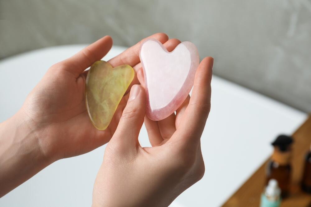 Gua sha kamen za masažu lica 