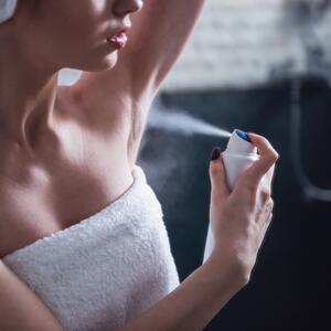 Da li dezodorans izaziva rak dojke? Koristimo ga svaki dan, a ovo je sve što su naučnici otkrili do sad