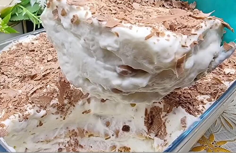 Jednostavna keks torta sa šlagom