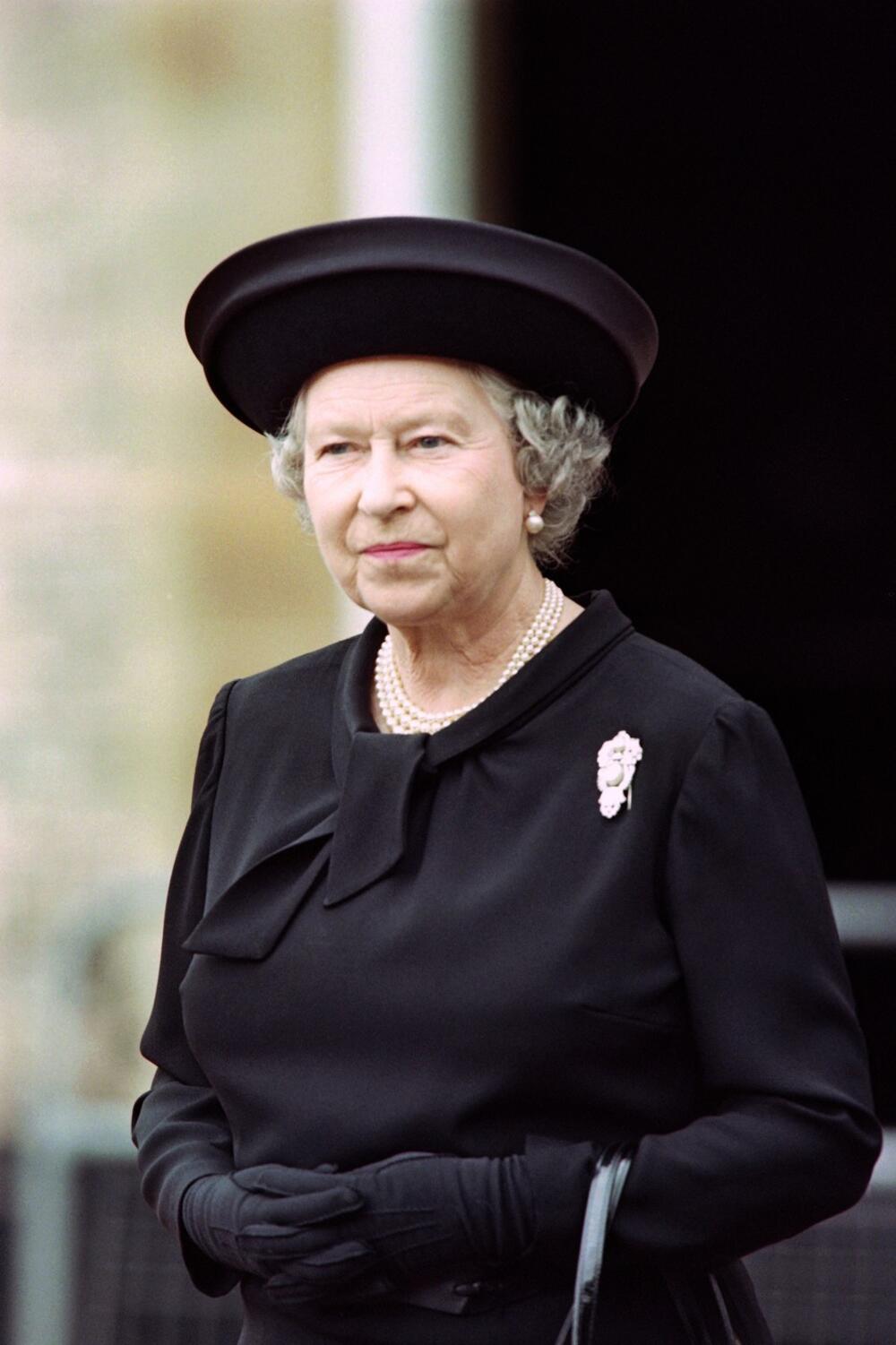 Kraljica Elizabeta II na dan sahrane princeze Dajane, 5. septembra 1997. godine