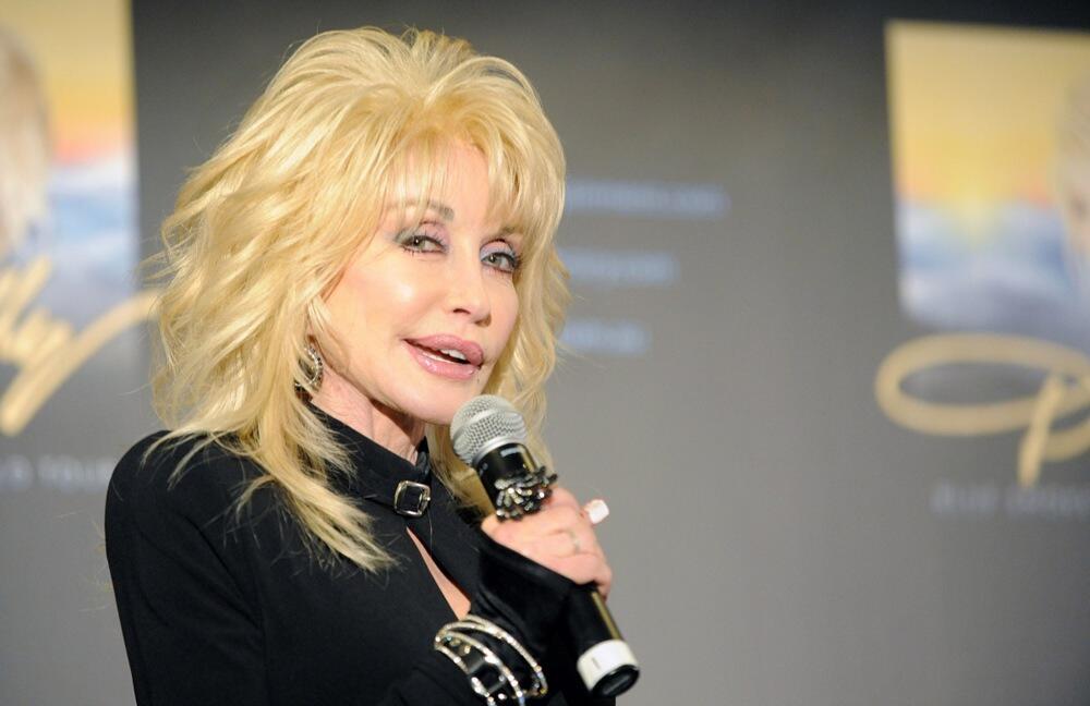 Umrla Doli Parton