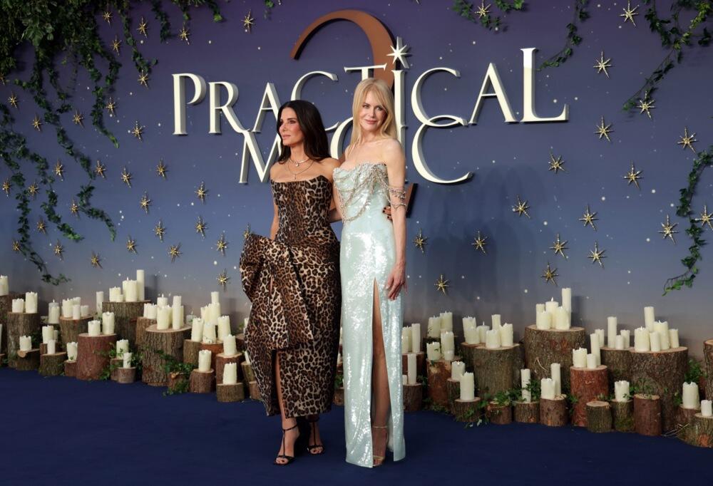 Sandra Bulok i Nikol Kidman na premijeri filma "Praktična magija 2" u Londonu