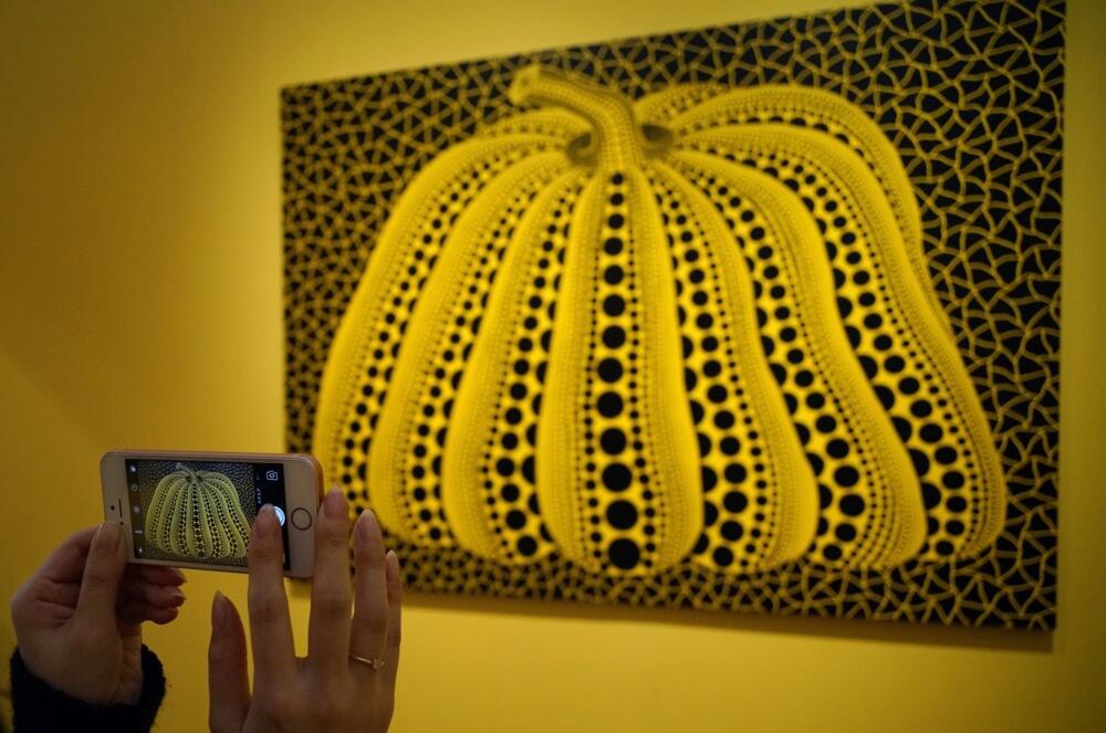 Preminula japanska umetnica Jajoi Kusama