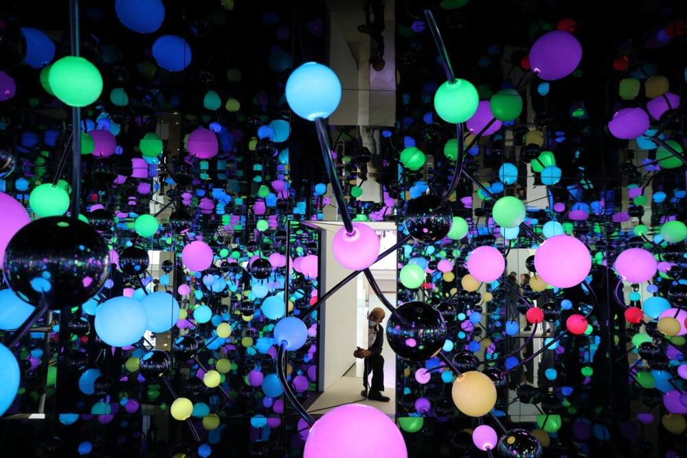 Preminula japanska umetnica Jajoi Kusama