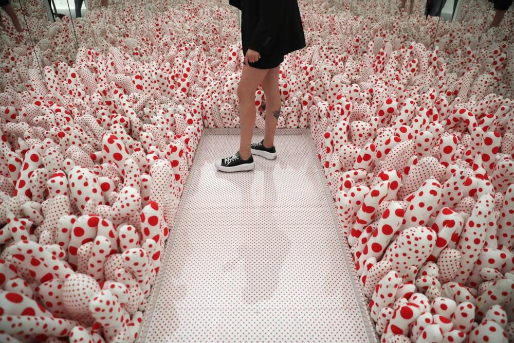 Preminula japanska umetnica Jajoi Kusama