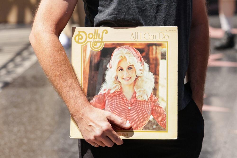 Portret Doli Parton za album na početku karijere