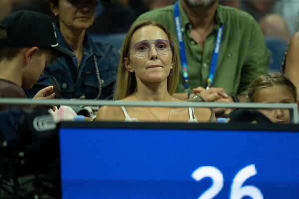 Gospođa Đoković na US Openu servirala moćan stil za prelazno vreme: Ova jakna je večno trendi i Jelena zna kako se nosi