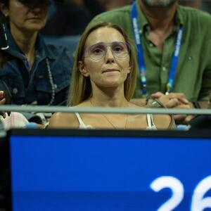 Gospođa Đoković na US Openu servirala moćan stil za prelazno vreme: Ova jakna je večno trendi i Jelena zna kako se nosi