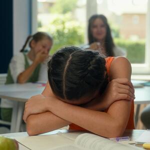Dete trpi vršnjačko nasilje u školi? Psiholog otkriva šta zaista pomaže, a šta može da pogorša problem