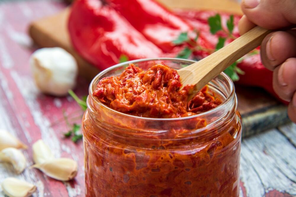 Kremast ajvar u tegli