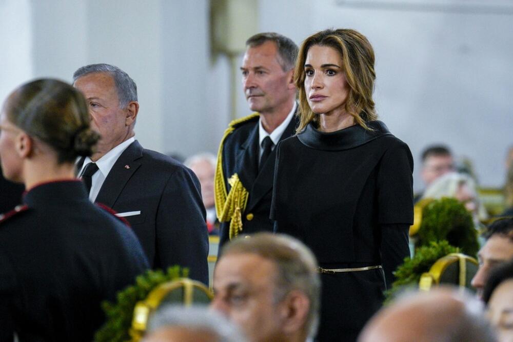 <p>Norveška se oprostila od svog pokojnog kralja Haralda, koji je preminuo 28. avgusta u 89. godini. Državna sahrana održana je u katedrali u Oslu, gde su se članovi norveške, ali i drugih kraljevskih porodica, okupili kako bi poslednji put ispratili monarha.</p>

<p>&nbsp;</p>