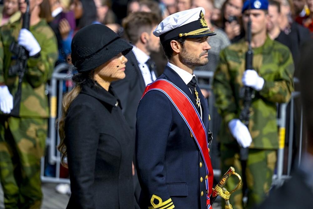 <p>Norveška se oprostila od svog pokojnog kralja Haralda, koji je preminuo 28. avgusta u 89. godini. Državna sahrana održana je u katedrali u Oslu, gde su se članovi norveške, ali i drugih kraljevskih porodica, okupili kako bi poslednji put ispratili monarha.</p>

<p>&nbsp;</p>