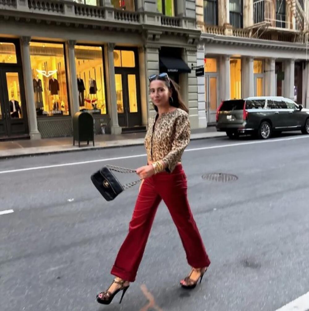 Leopard dezen se dobro dopunjuje s burgundi nijansom u jesenjim danima