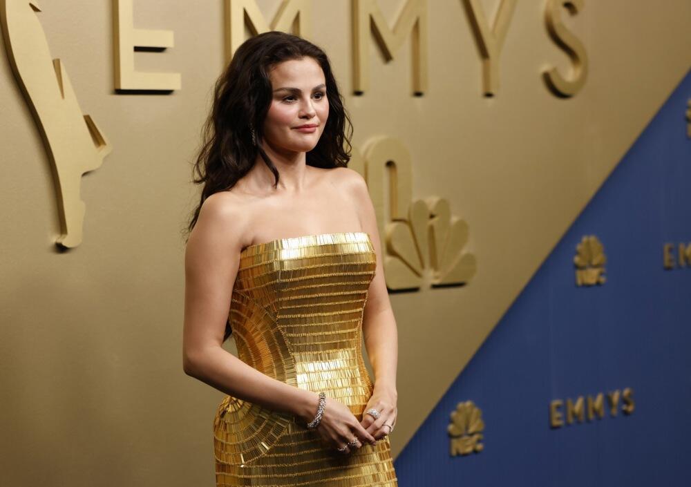 Selena Gomez na crvenom tepihu na 78. dodeli Emi nagrada