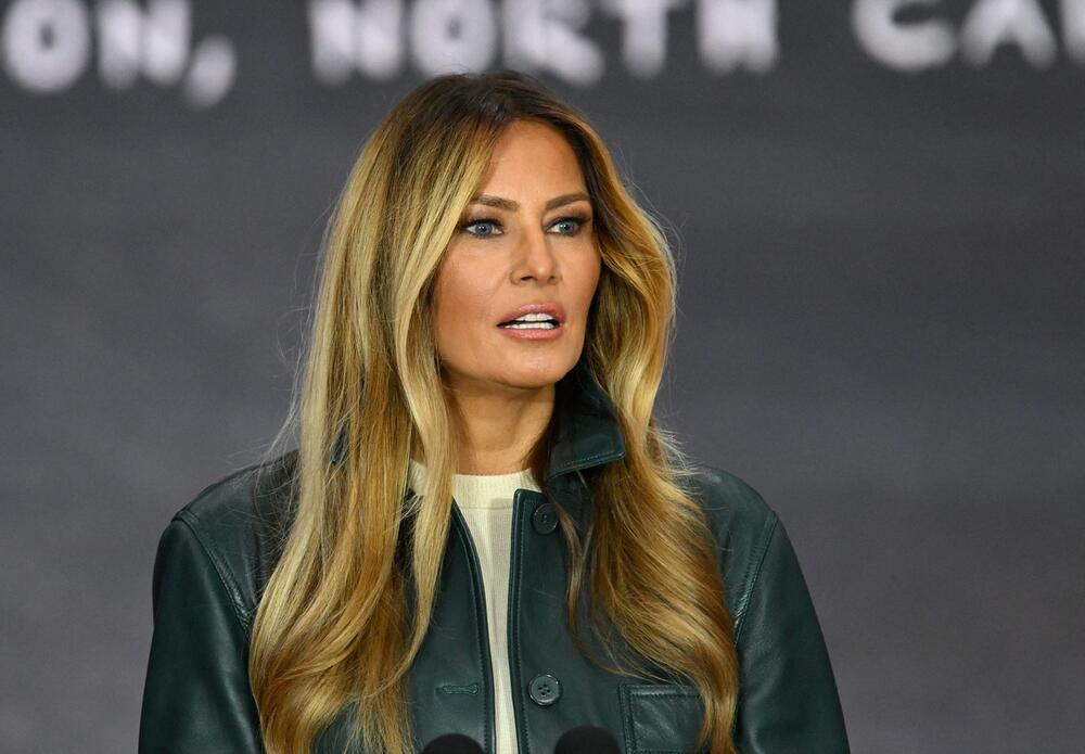Melanija Tramp u zelenoj, kožnoj jakni modne kuće Nour Hammour