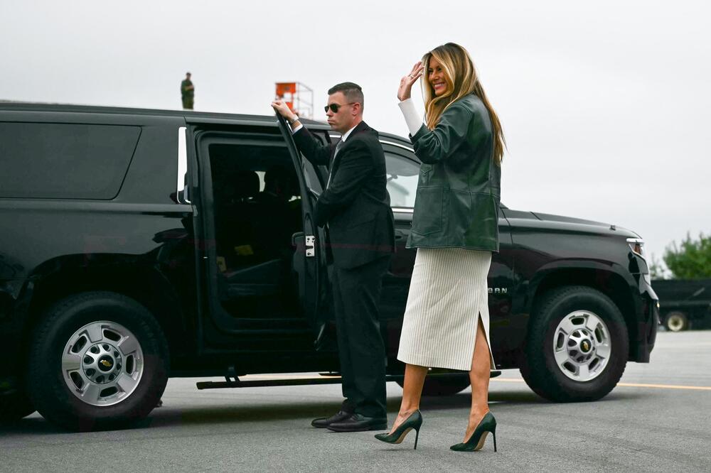 Melanija Tramp u zelenoj, kožnoj jakni modne kuće Nour Hammour