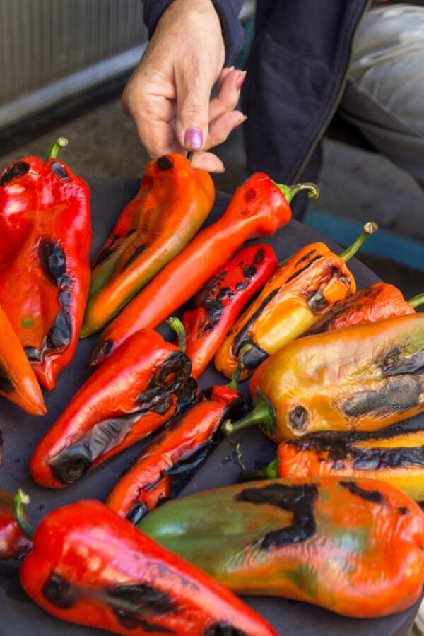 Jednostavan trik koji olakšava čišćenje paprika za ajvar: Priprema zimnice biće mnogo jednostavnija uz ovu "caku"