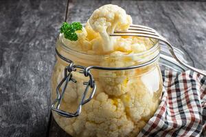 Najbolji recept za kiseli karfiol, gotov očas posla: Moćna zimnica za imunitet, protiv holesterola, zdravije srce...