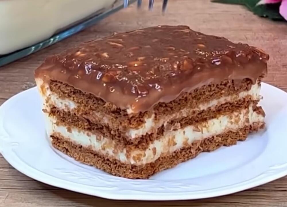 Čokoladni kolač sa keksom i kremastim filom